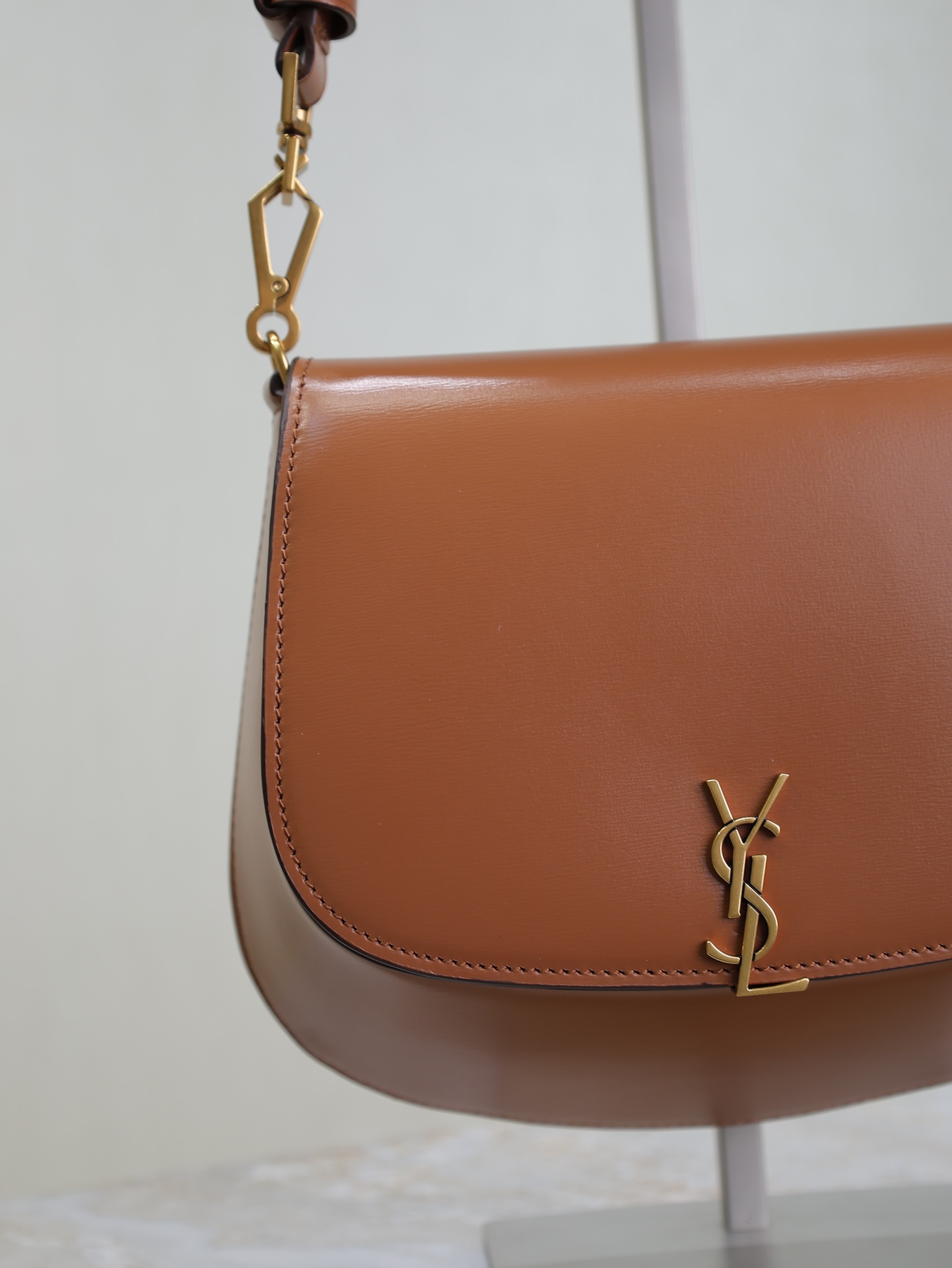 생로랑 볼테르 숄더백 (브라운)