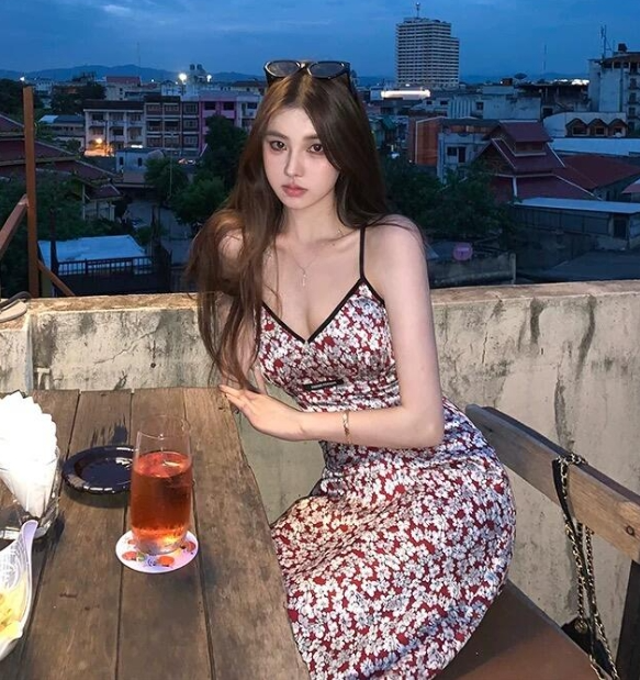 미우미우 브이넥 원피스