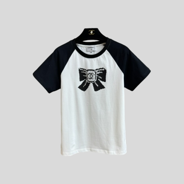 샤넬 리본 프린트 티셔츠