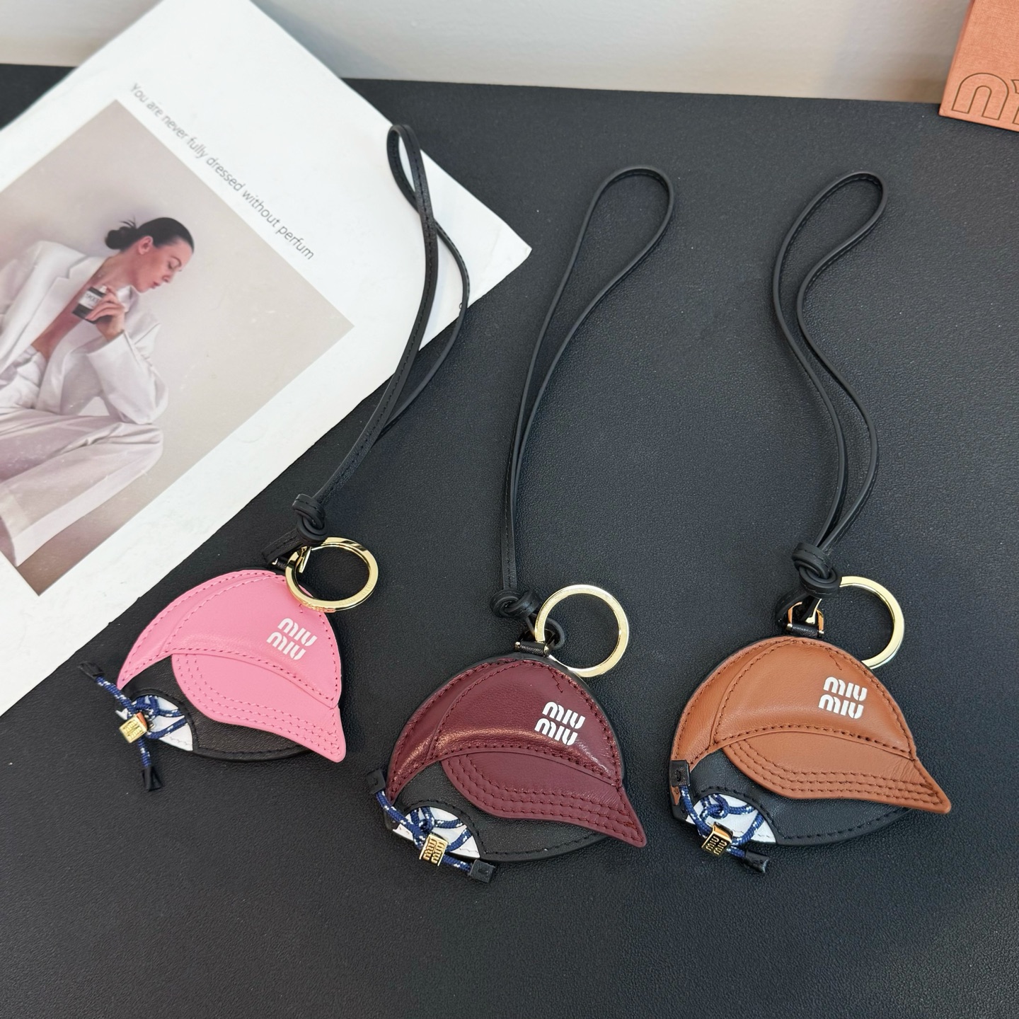 미우미우 레더 키링 
