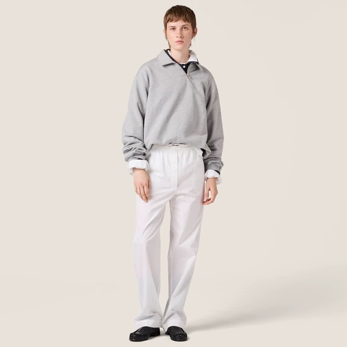 미우미우 스웨트셔츠